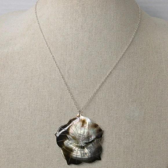 Necklace Carved Black Mother of Pearl Shell Flower Pendant 18.5in Silver Tone