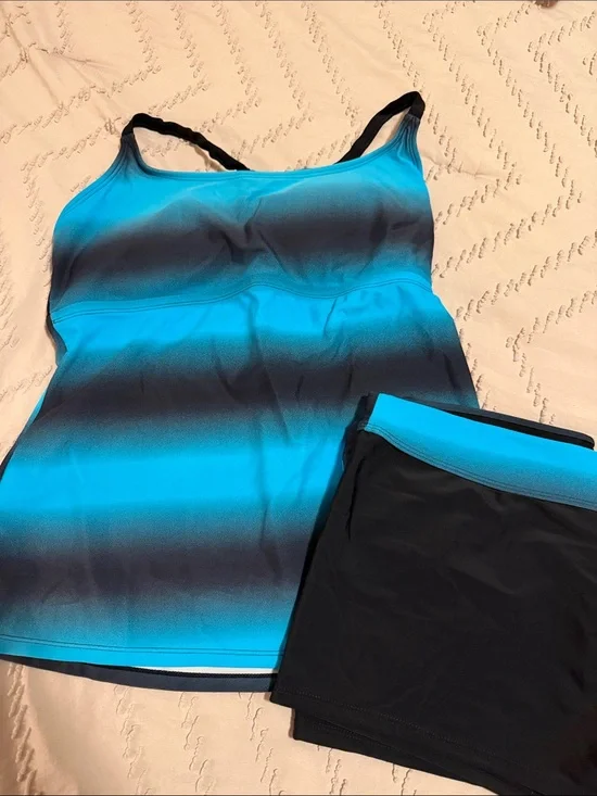 Women’s Gradient Blue Tankini Swim Top and Black Swim Shorts