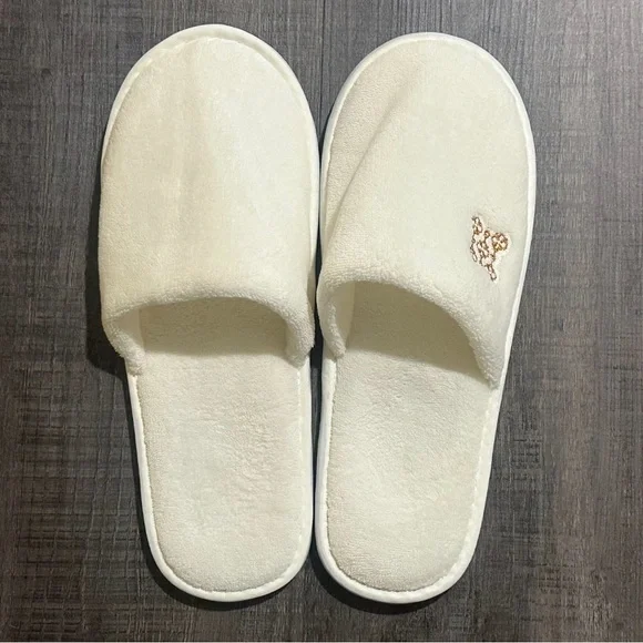 New Men’s Size 12 Cozy Cream Slippers with Embroidered Detail