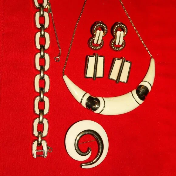 RARE Monet enamel jewelry set vintage necklace - estate
