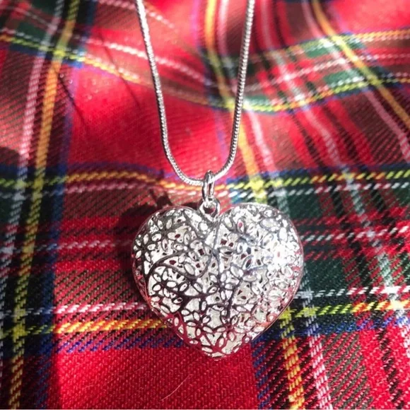 Sterling Silver Heart Filigree Pendant Necklace