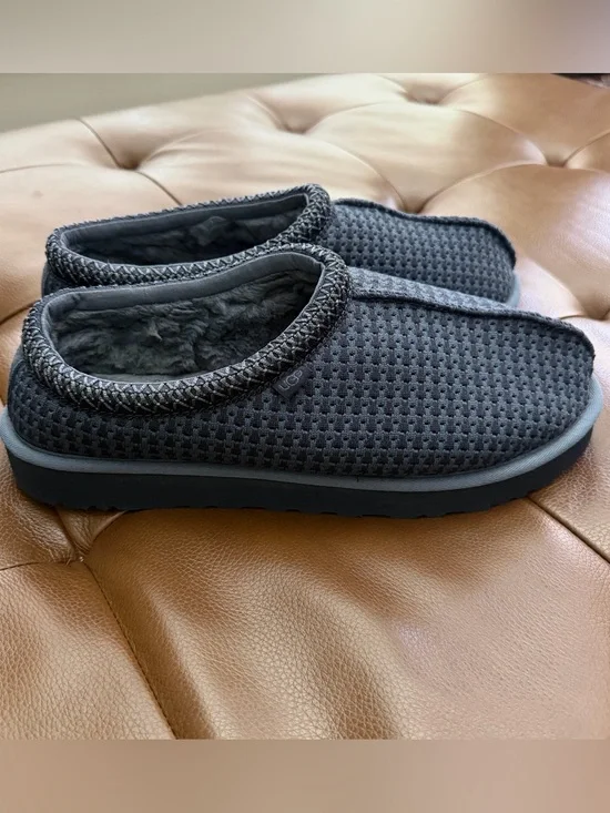 UGG Plush Navy Men’s Slip-Ons  EUC 12
