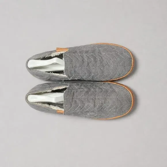 OluKai Hanohano Mens 10 Slippers Waxed Canvas Grey Wool Shearling Slip On 10527