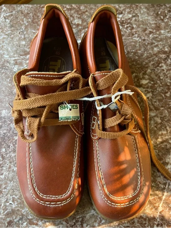 Vintage 1970s Trax Deadstock Leather Moccasin Shoes Size 8.5 Brown New With Tags
