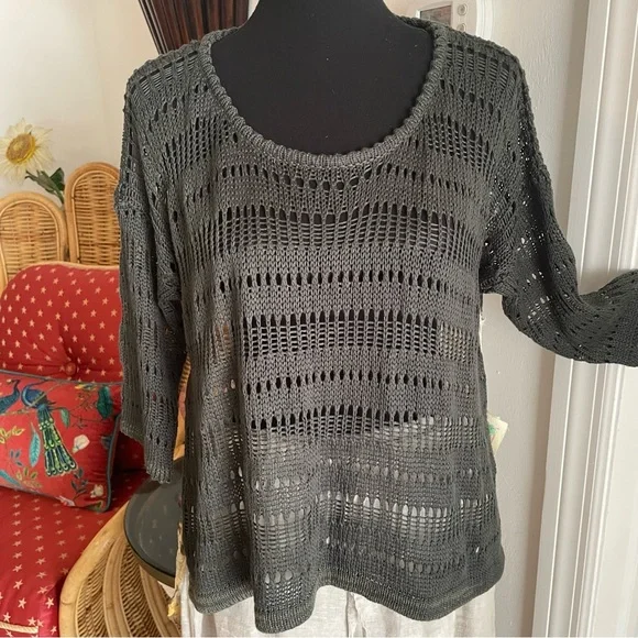 ARATTA Anthropologie Green Top with Gold Print Long Back! NEW! Oversized. Medium