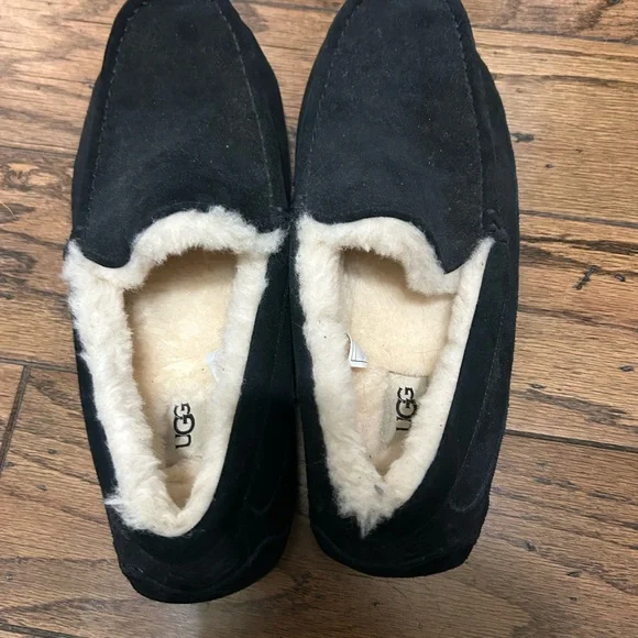 UGG MENS SIZE 12 Practically new