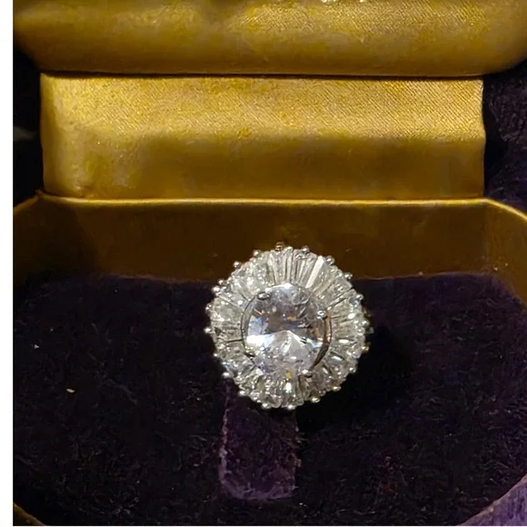 Vintage Art Deco Oval Cubic Zirconia Ballerina‎ Halo Cocktail Ring Size 7