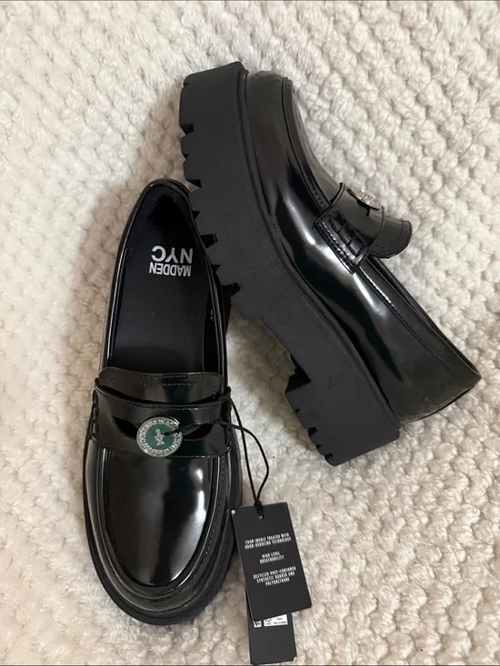 NWT Women’s 8 Madden New York City Lug Sole Coin Black Patent Loafer Cottagecore