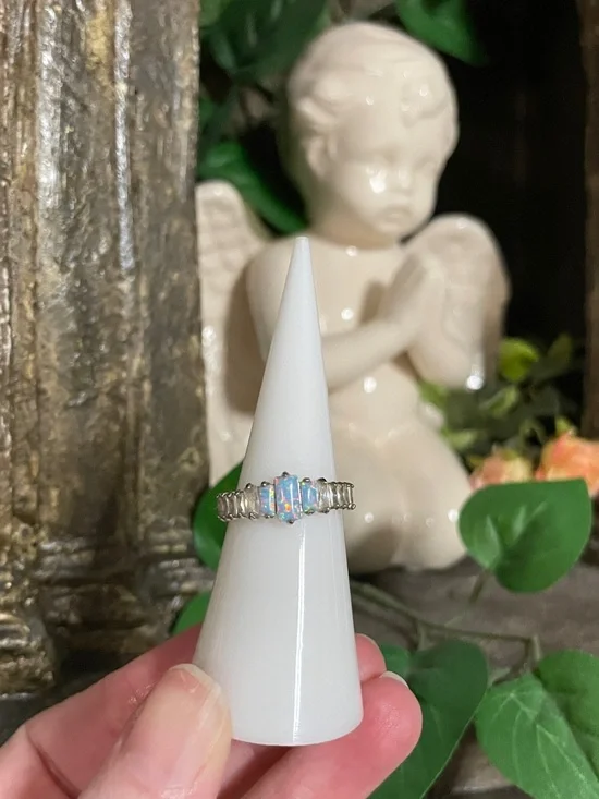 Opalescent Oval Sterling-Style Ring in White Iridescent