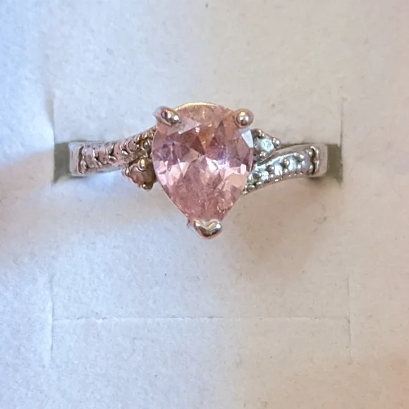 Elegant Silver and Pink Gemstone Ring, T1B8F