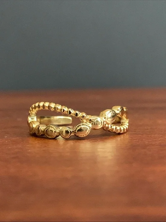 NWT Gold tone wavy textured ring size 7