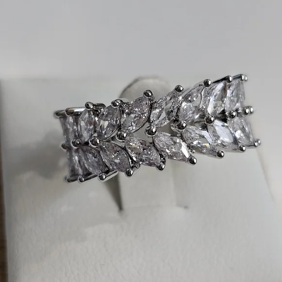Marquise leaf cut cz platinum plated silver fashion ring