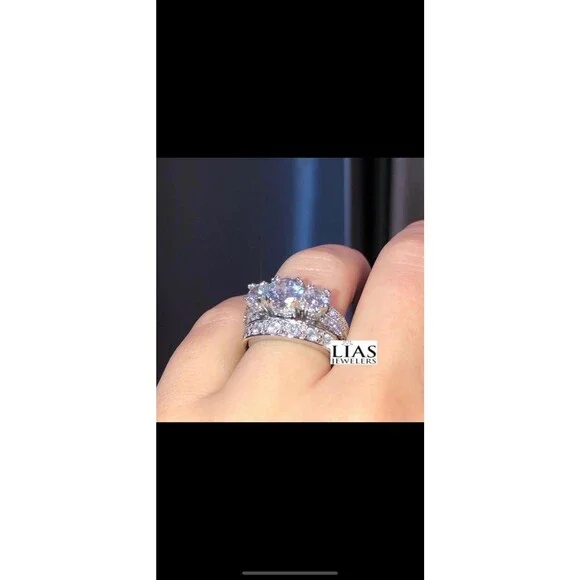 Brand New 18k White Gold Wedding Ring Set