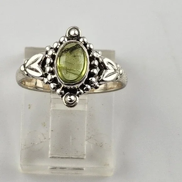 Sterling Silver‎ 925 Peridot Ring Size 6.25