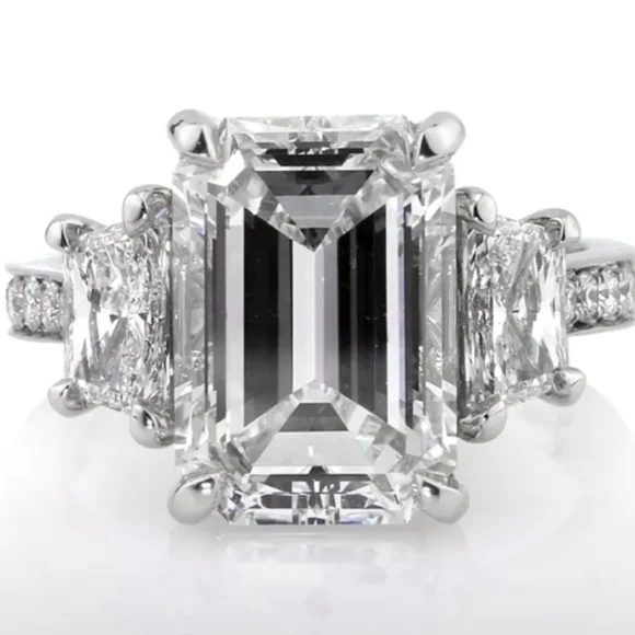 Elegant Silver Women's Ring Cubic Zirconia Size 7 NWT