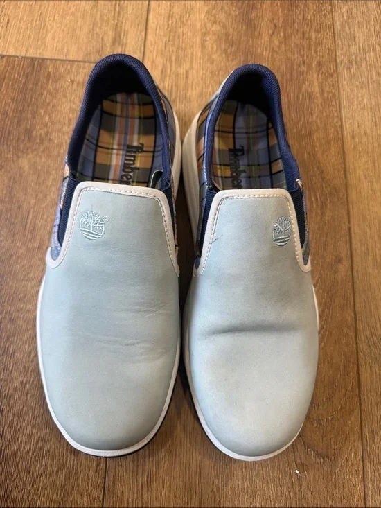 Timberland Men's Slip-On Loafers in Light Blue and Navy Trim. Size 7M