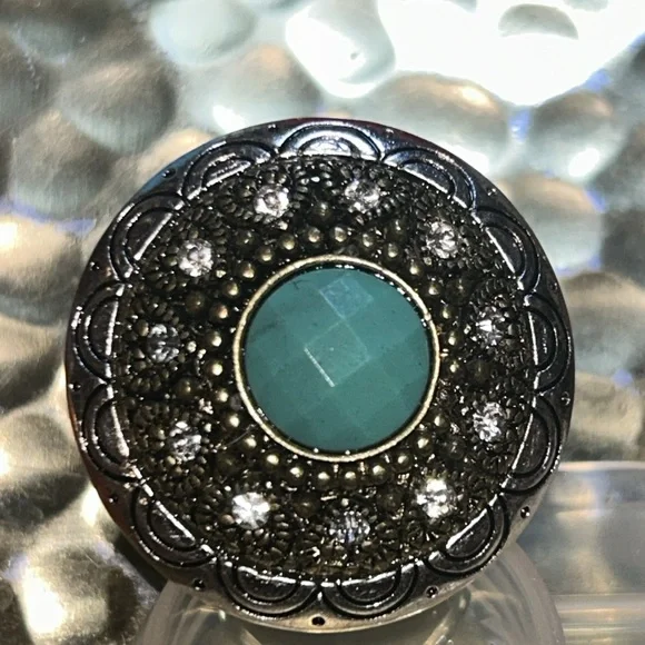 💍‎ Statement-Making Rings designer style ring stretchy approx size 7