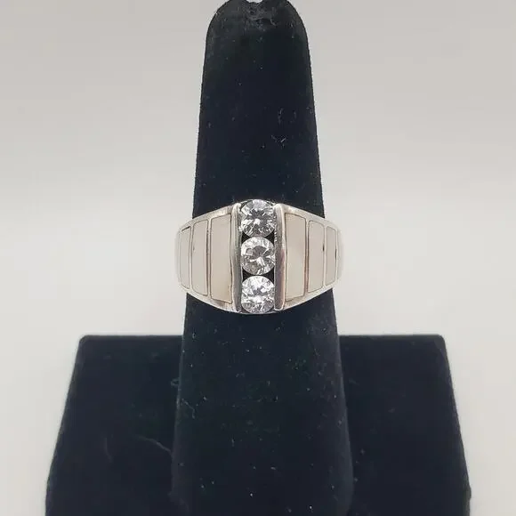 925 Sterling Silver Vintage Real MOP & Round-Cut CZ Ring Size 7