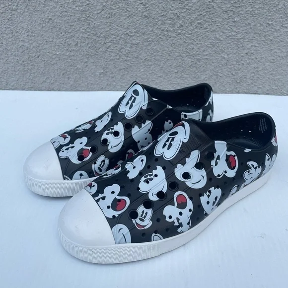 NATIVE Disney Mickey Mouse Shoes Men’s Size 5