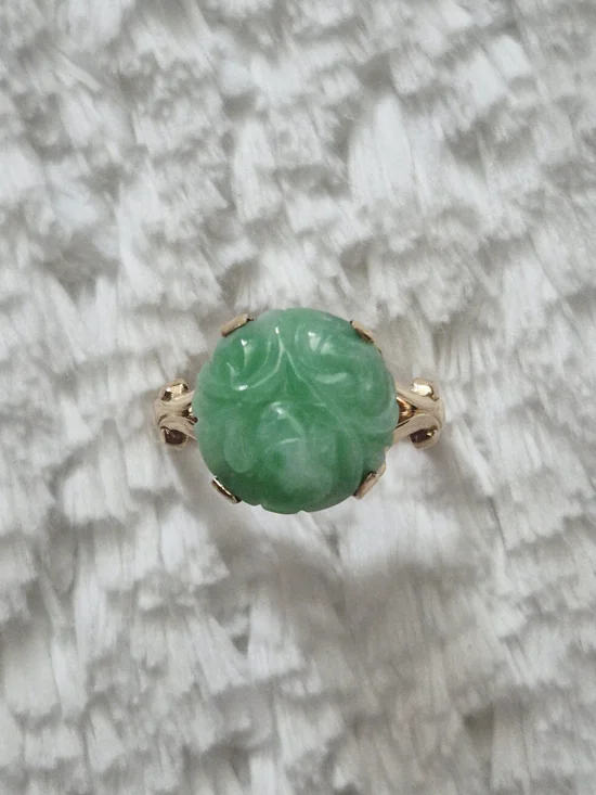 Estate 14k Yellow Gold Green Carved Jade Ring