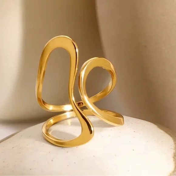 Avangarde Gold Irregular Ring