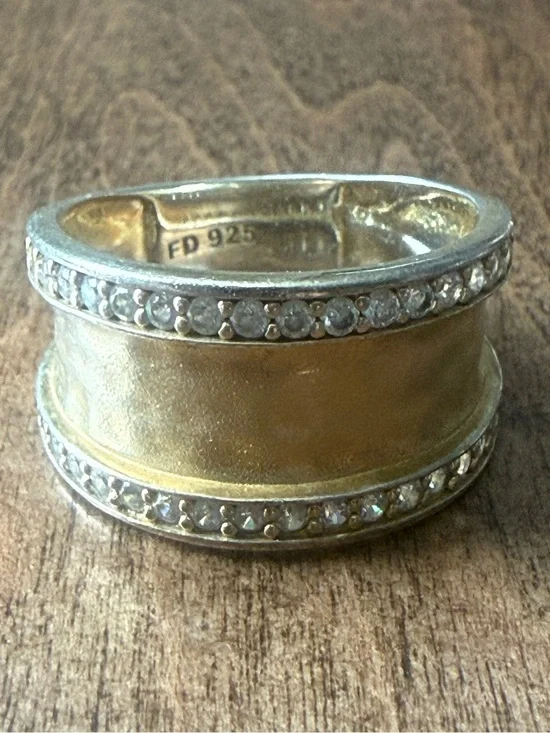 ✨TJ Maxx Gold Tone Wide Band Ring with Accent Stones Size 7 stamped 925