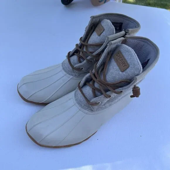 Sperry Women’s  Saltwater Cream Boots Shoes 8.5 NIB