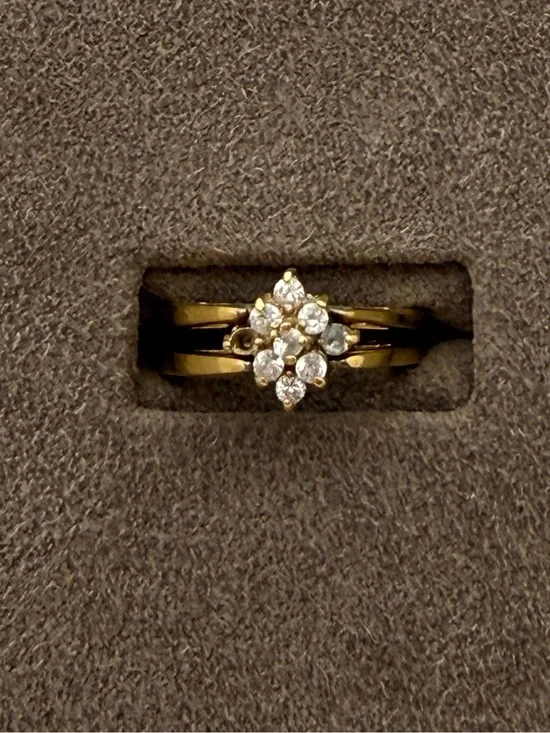 Small vintage reversible Gold Floral Cluster Ring with Clear Stones