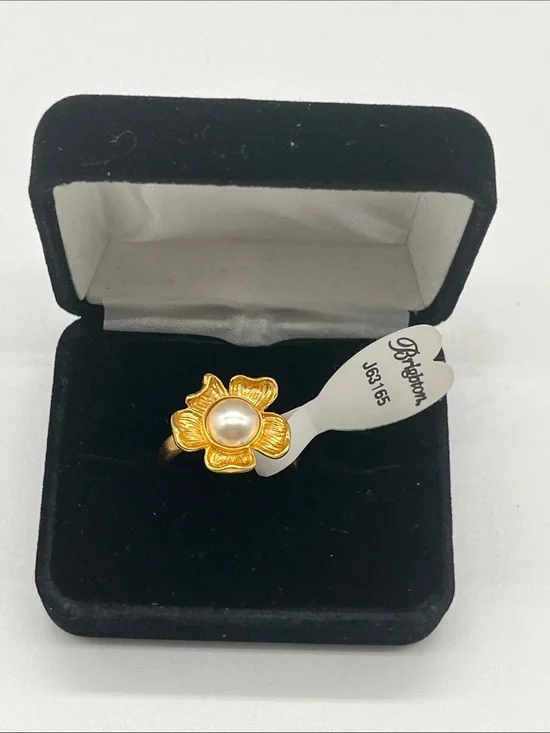 Brighton Everbloom glass pearl ring. Size 9. Gold plated.