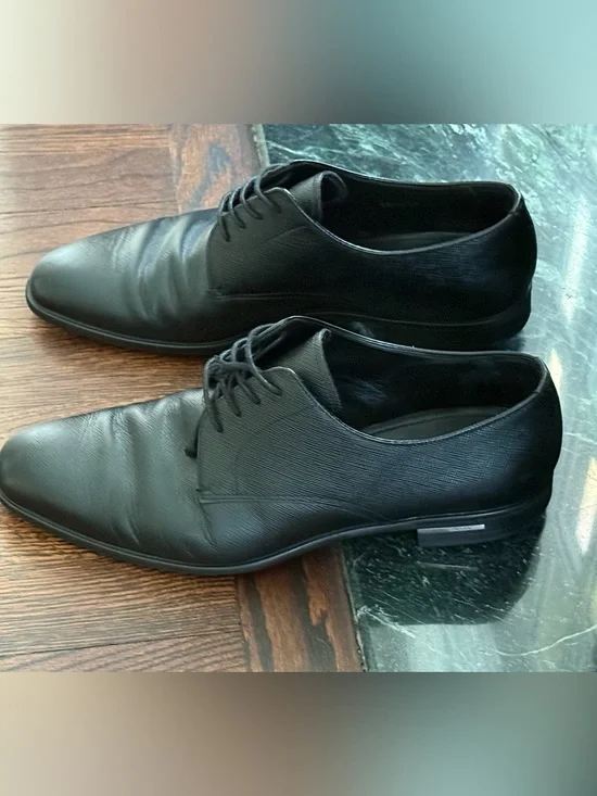 Prada Black Leather Derby Lace-Up Shoes well cared for by Fortune 500 executive
