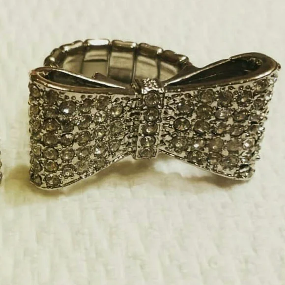 Rhinestoned Silver Tone Bow Stretchy Ring