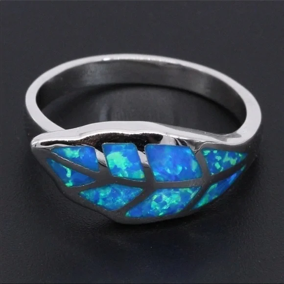 Silver leafy ring