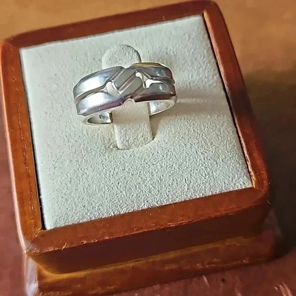 Gucci Interlockong G Logo 925 Sterling Silver Ring, Size 4.5