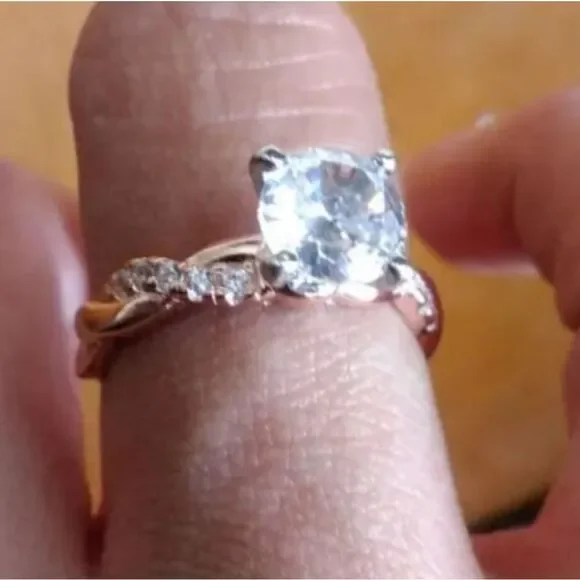 Elegant Rose Gold Diamond Wedding Ring