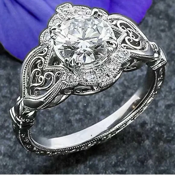 size 6 Exquisite‎ Zircon Ring