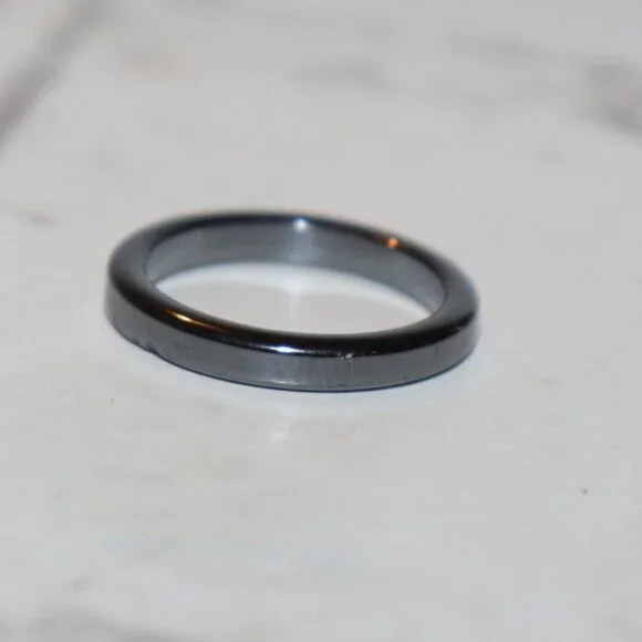 🖤 Vintage Hematite Ring · Size 7.25 · Polished Stone · Bold & Grounded 🤍