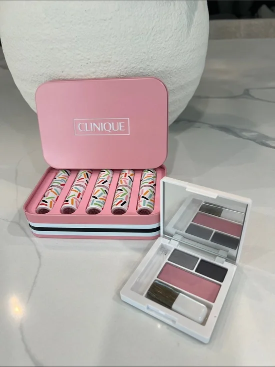 CLINIQUE 5pc 💄 & Eyeshadow.