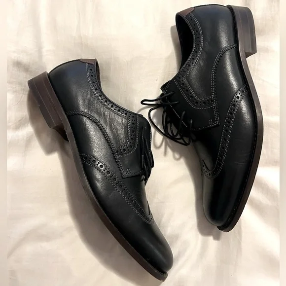 Johnston & Murphy men’s black wingtip Oxford dress shoes size 10!