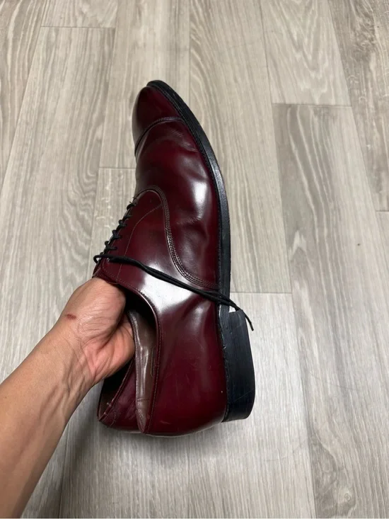 Allen Edmonds Men's Burgundy Leather Oxford Dress Shoe