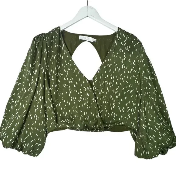 ASTR The Label Wrap Top Green XL Puff Sleeve V-Neck Cropped Satin Smocked Back‎