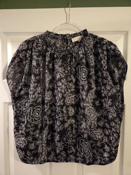 LOFT Black and White Floral Puff-Sleeve Blouse-Medium Petite