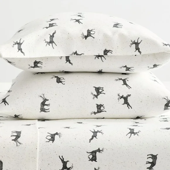 NWT Pottery Barn Rustic Reindeer Cotton Flannel Standard Pillowcases - Set of 2