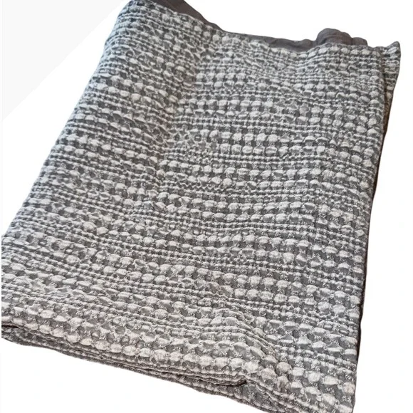 Pottery Barn Gray White Textured Cotton Pillow Shams Set of 2 Standard 26x20