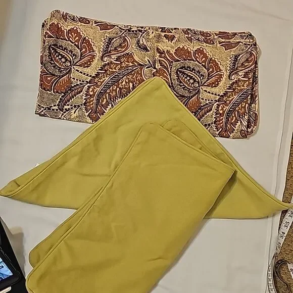 - 3‎ Pottery Barn throw pillows coves 18x18”