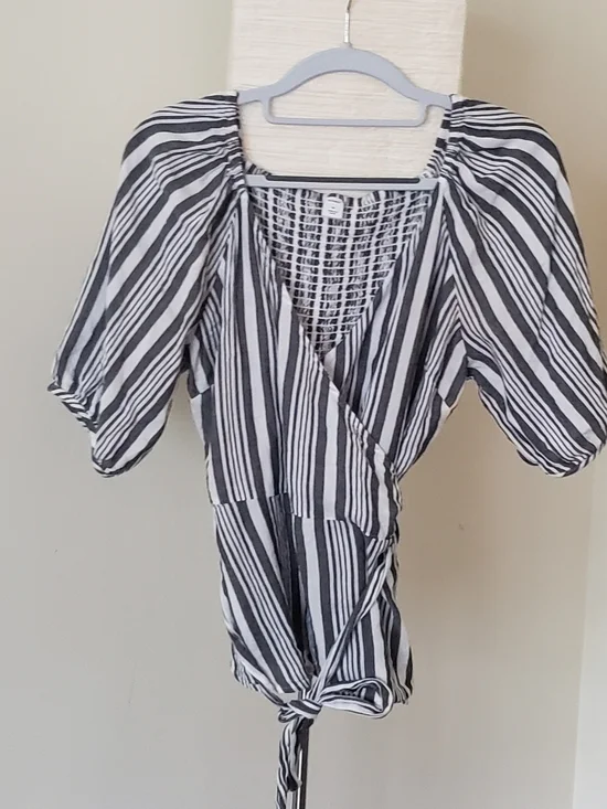 Old Navy Striped Gray & White Wrap Tie Waist Blouse, Size M