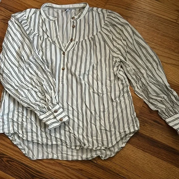 👚3/$20 👚 Old Navy Women’s Striped Puff-Sleeve Henley Shirt