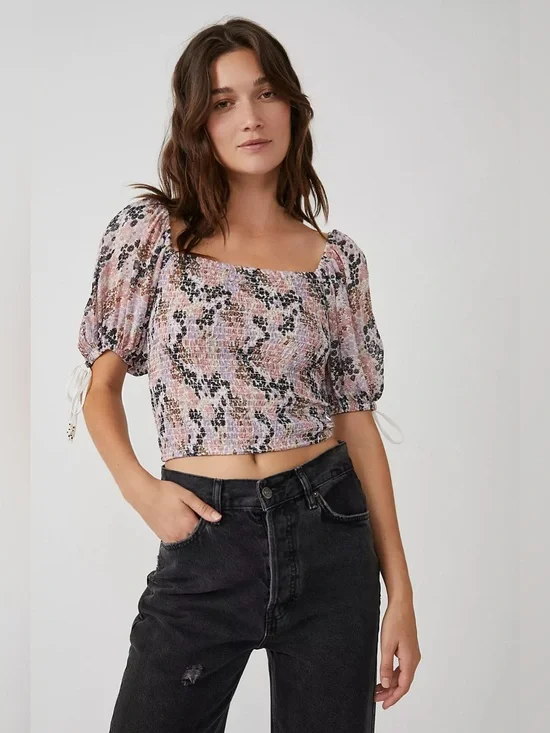 Free People Pink Floral Puff Sleeve Cropped Boho Blouse size Medium. NWT
