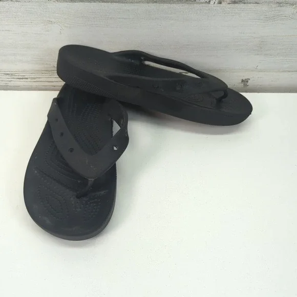 Crocs‎ Classic Flip Flops V2 Womens Size W 10 Black Slip On Thong Beach Sandals