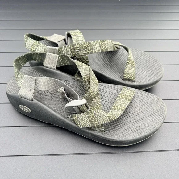 Chaco Shoes Mens Size 11 Gray Strap Sandals Adjustable Buckle Hiking Outdoor