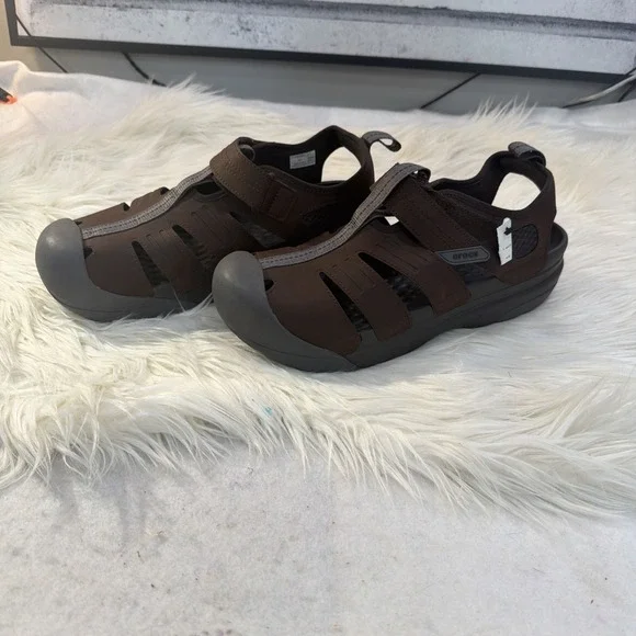 New W/t  13 Crocs Yukon Fisherman Sandals Men's brown gray rubber Comf Travel